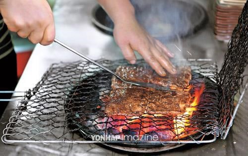 광주 송정리 떡갈비, 고기와 뼈국물의 절묘한 조화