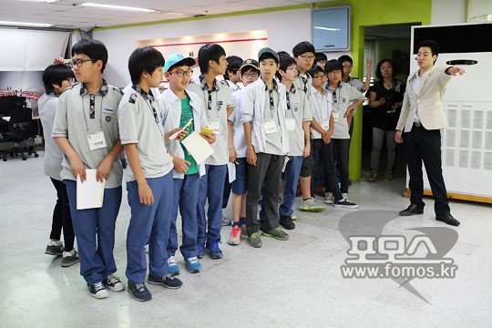 이수중학교 학생들, KT 롤스터 방문해 프로게이머 직업체험