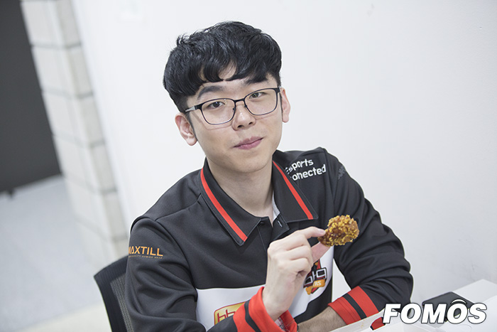 [포토] 이그나 이동근 여러분 치킨 드세요