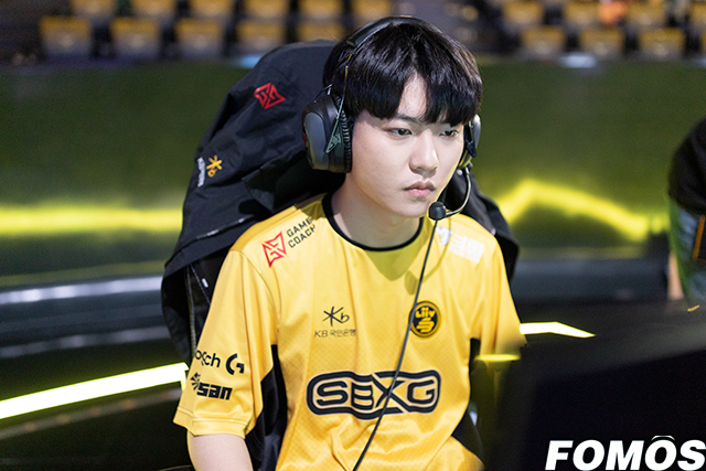 [포토] LCK 경기 준비하는 엔비 이명준
