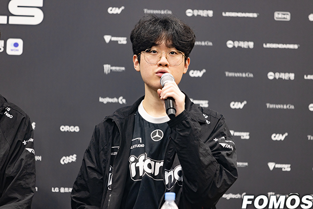 [포토] 결승 진출전 승자 인터뷰 중인 T1 제우스