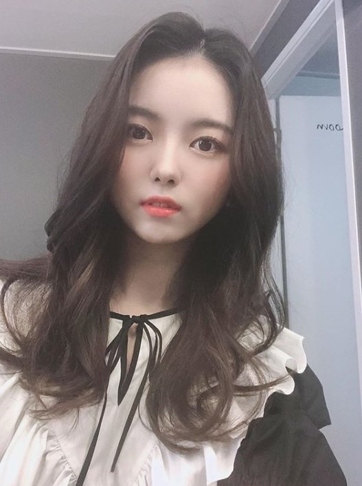 세련美는 덤..임나영, 팬심 저격하는 인형 비주얼