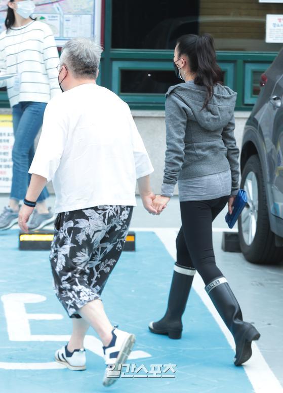 [포토] 김형석, 다정하게 투표 참석