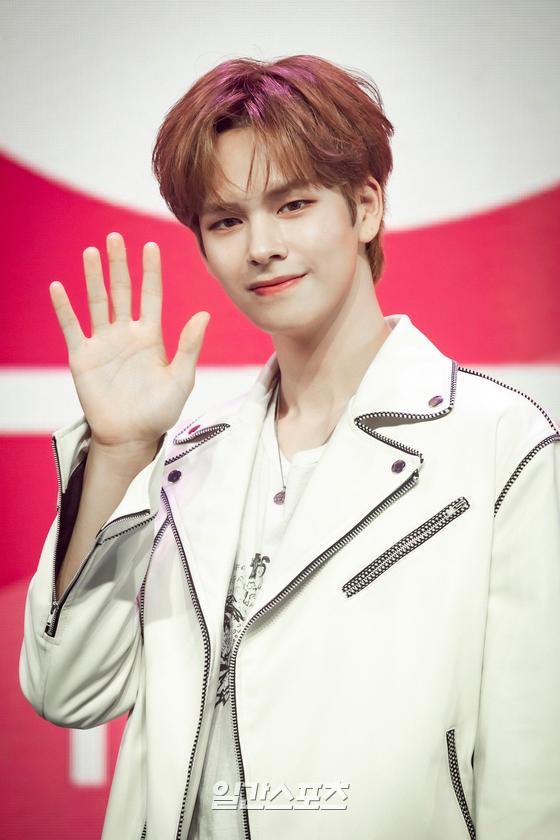 [포토]크래비티 세림, 손인사에 심쿵