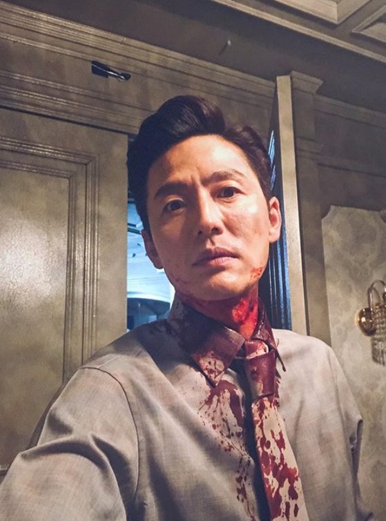 피칠갑 이림..이정진, 깜짝 분장으로 더킹 시청 독려