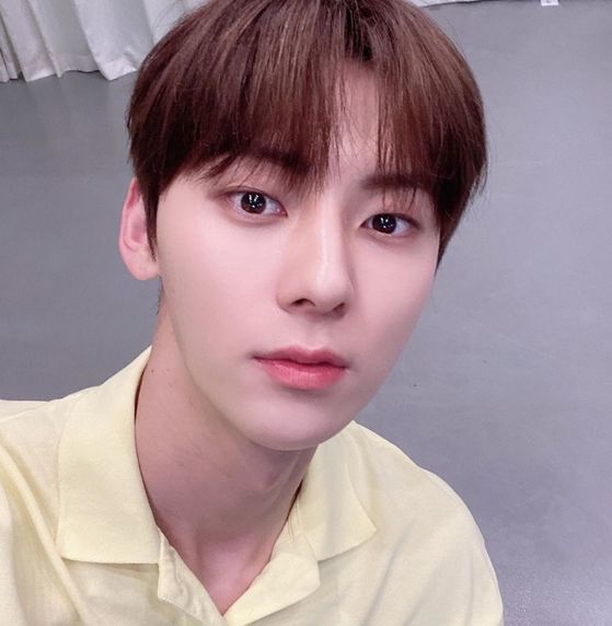 뉴이스트 황민현, 매일이 리즈···설렘 유발 비주얼