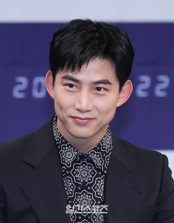 옥택연, 열애인정 후 첫인사 모든 활동 최선 다할 것[전문]