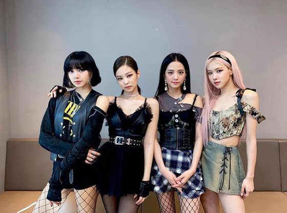 블랙핑크, 음악중심 대기실 인증샷···4인4색 걸크러쉬 매력