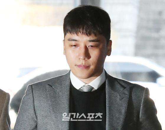 [현장IS] 잘주는 애들, 싼마이...승리, 단톡방 부적절하지만 성접대NO