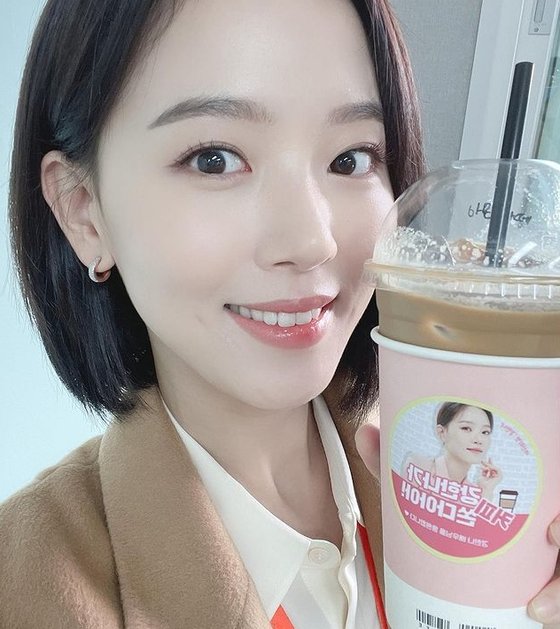 강한나, 스타트업 원인재의 빛나는 미모 커피차 감사해요