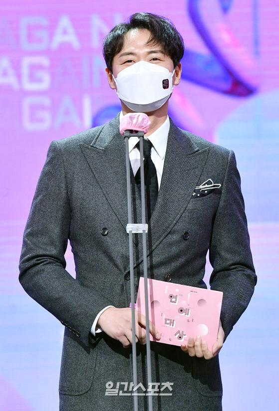 [포토]연정훈, (김)선호와 제가 받아야하는데
