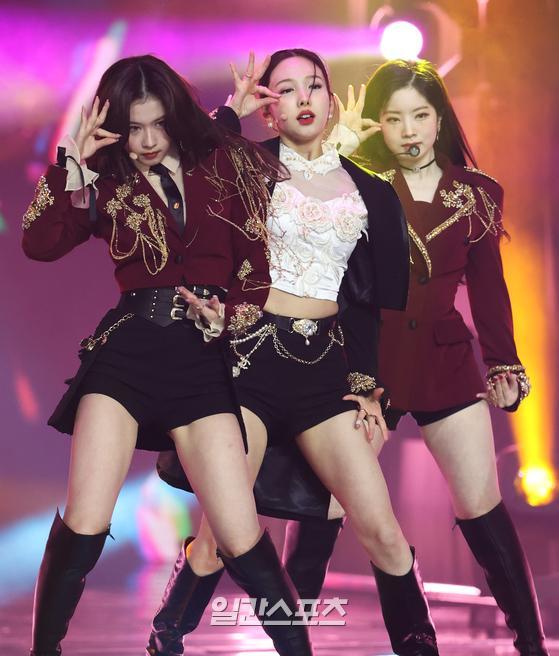 [포토] 사나-나연-다현, 추위를 녹이는 상큼미