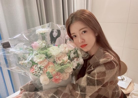 매일이 리즈..정인선, 꽃바구니 선물에 러블리 인증샷