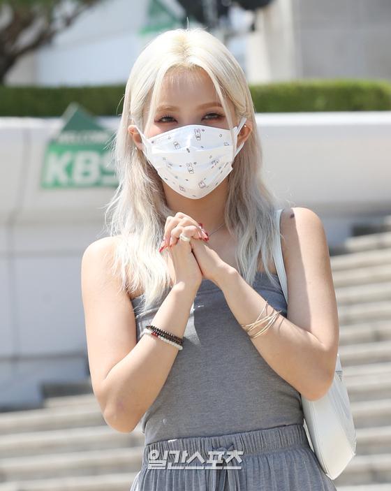 [포토] 소연 두 손 모아 정은지에게