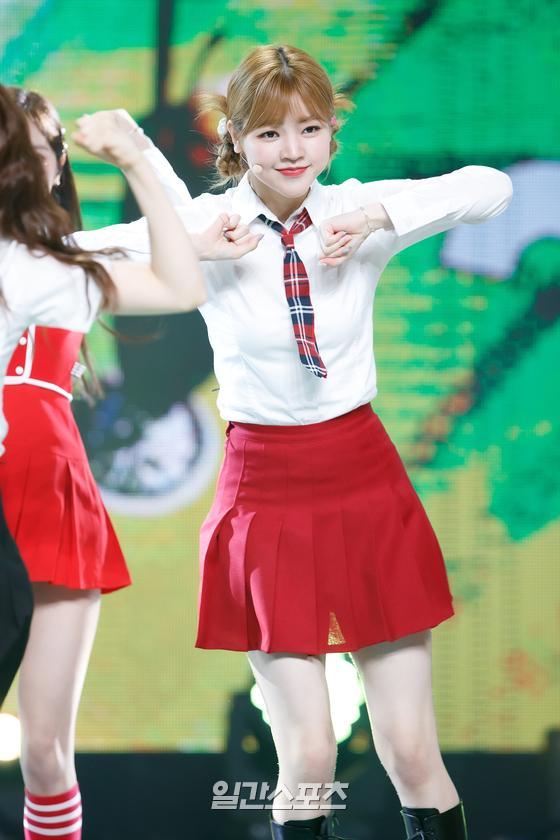 [포토] 오쿠마 스모모, 무대위 깜찍한 매력
