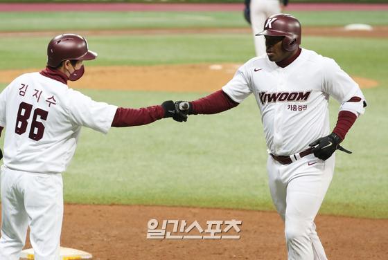 푸이크 첫 안타·이정후 결승타...키움 두산에 2연승