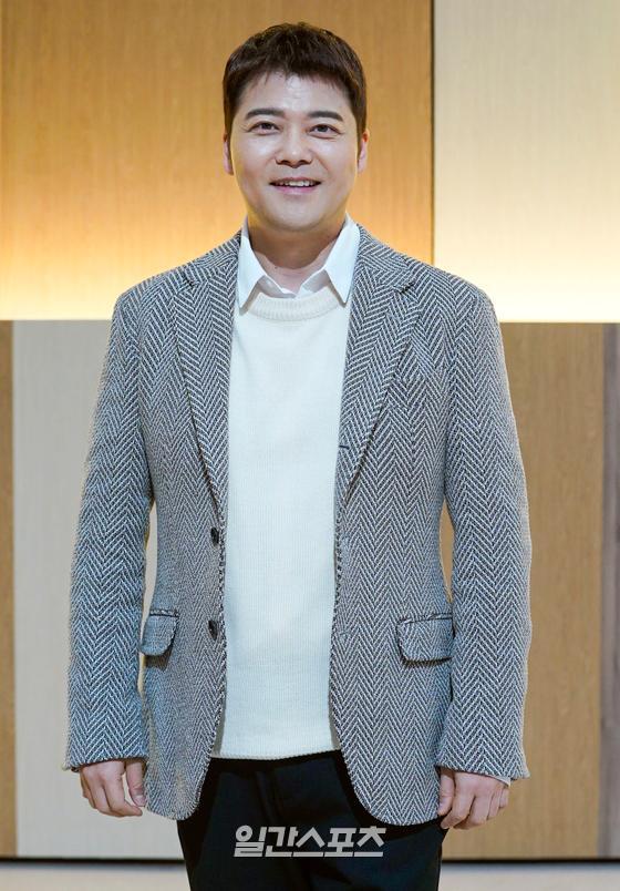 [포토] 전현무 이번엔 뜨거운 싱어송라이터