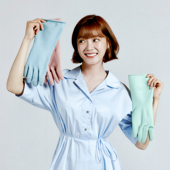 촌스런 꽃분홍색요? MZ세대는 고무장갑도 고급지게 껴요