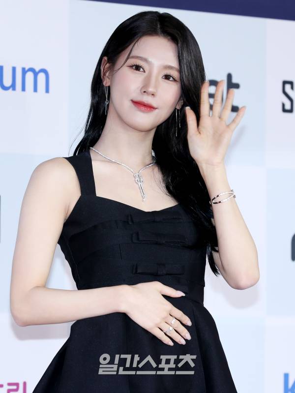 [포토] (여자)아이들 미연 심쿵 눈맞춤