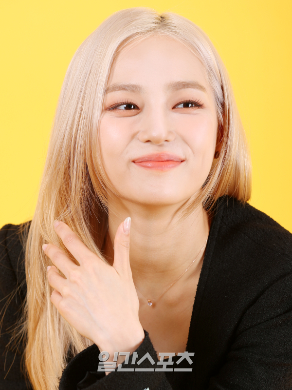[포토] 예은, 금빛 미모에 취해