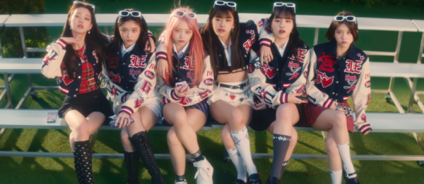 아이브의 색다른 나르시시즘…K팝 이끄는 ‘키치’한 매력 [MV 톺아보기]