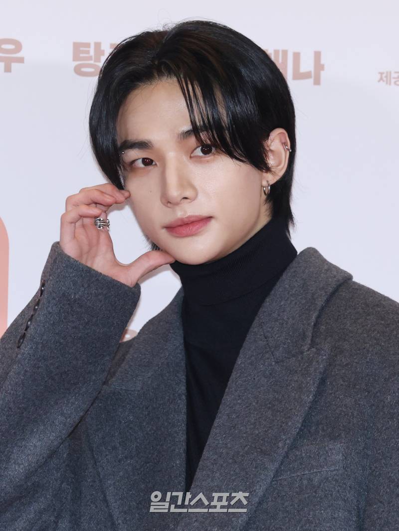 [포토] 스트레이 키즈 현진, 볼하트에 심쿵