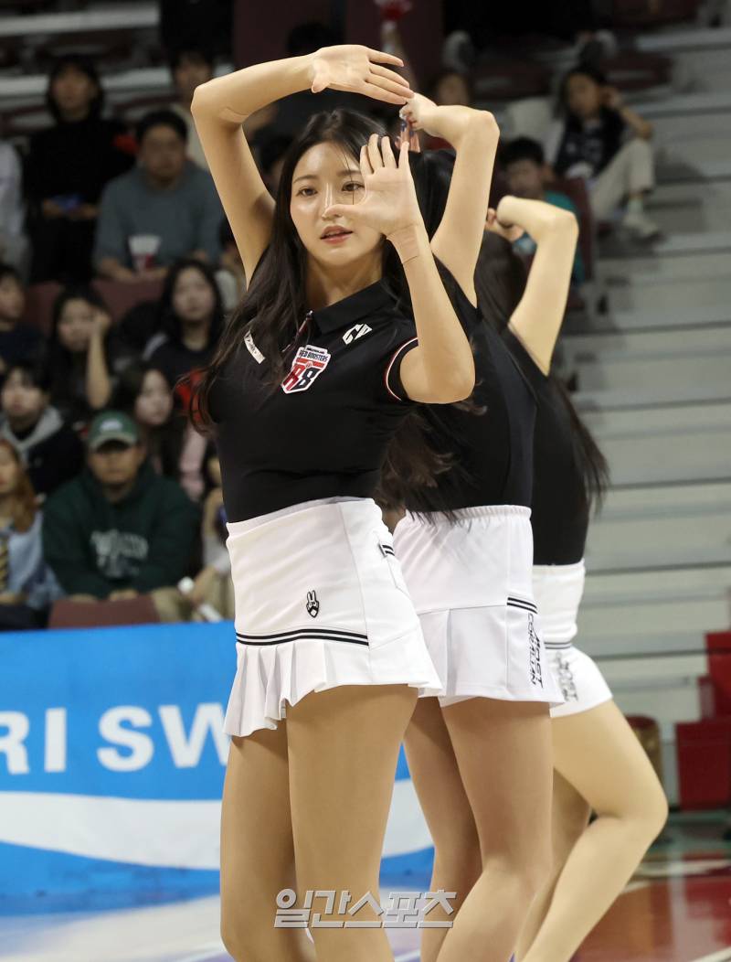[포토]치어리더, 코트를 뜨겁게