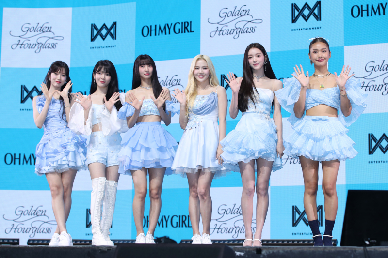 오마이걸 마시던 생수가 선물?…대학 축제 논란→결국 사과