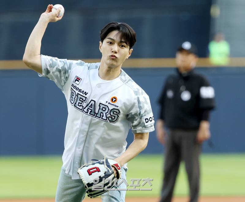 [포토]김명수(엘), 포수 미트 한가운데를 향해