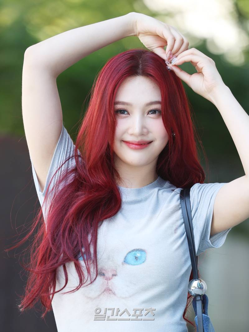 [포토] 레드벨벳 조이, 리본 포즈 제가 바로 선물~
