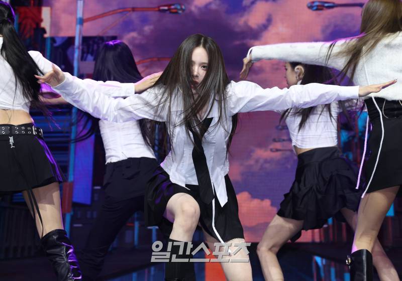 [포토] 이즈나 방지민, 카리스마 대폭발 안무
