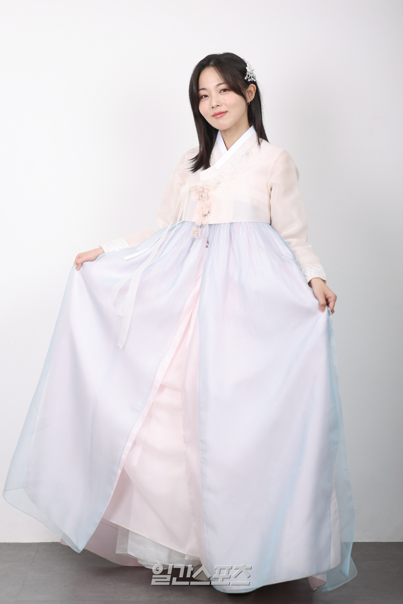 [한복인터뷰] HYNN(박혜원) “새해 소망? 건강하고 행복하게 노래하기”