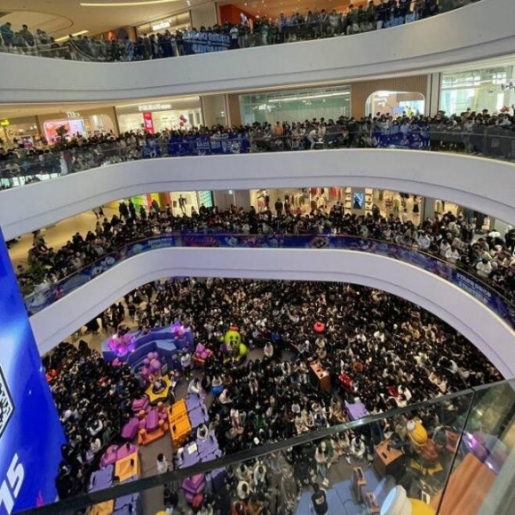 ‘스타필드 수원’ 사람 바글바글…“사고 우려” 안전문자도