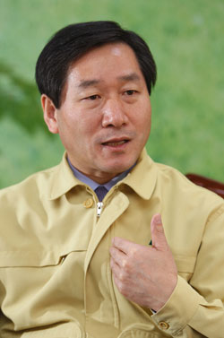 [독점인터뷰] ‘MB 처음부터 백신 선호’ 당·정·청 수뇌부 설명은 거짓
