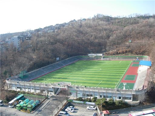 강북구민운동장 인조잔디구장으로 탈바꿈