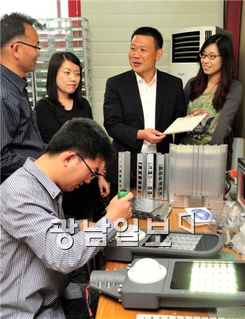 특화 LED로 세계시장 노크