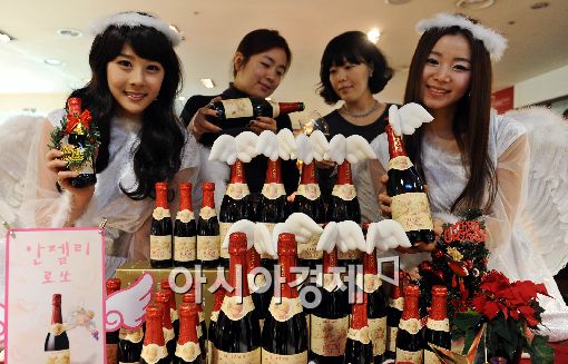 [포토] 와인 마시고 기부천사 되세요!