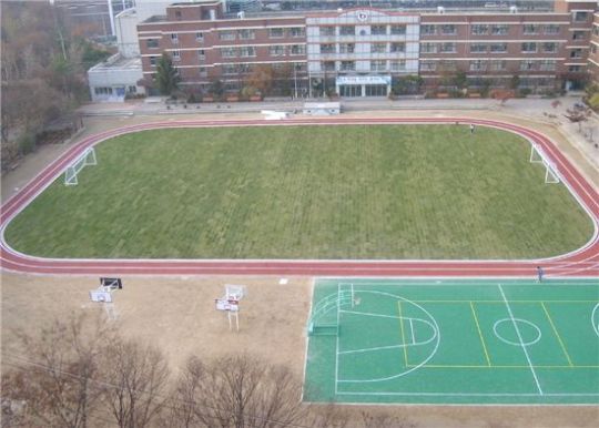 서초구, 언남중학교에 천연잔디 운동장 조성