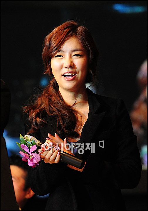 [포토]조아라 용임언니 위해 축가해요