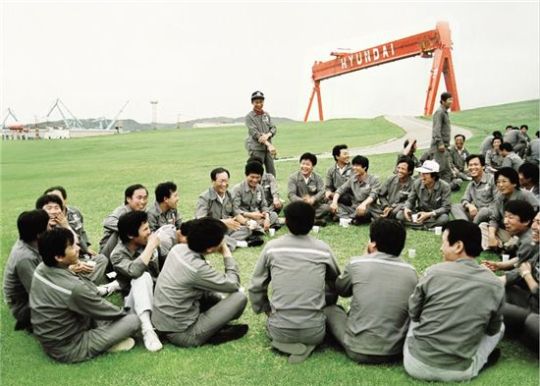 갈라진 구두 신고 사다리 올라다닌 왕 회장님