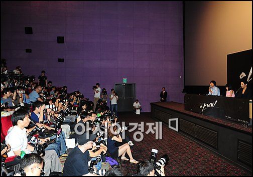 [포토]아저씨에 쏠린 취재열기