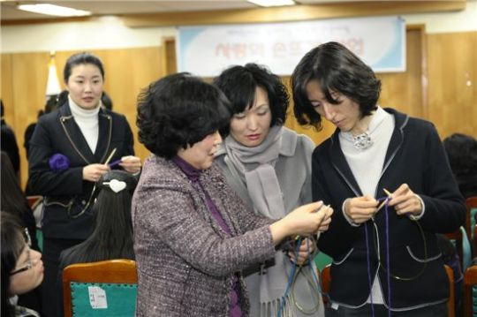 중랑구청 직원들, 목도리 만들어 훈훈한 사랑 전해