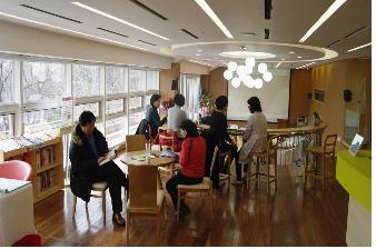 강남구 어르신 위한 늘 푸른 카페 인기