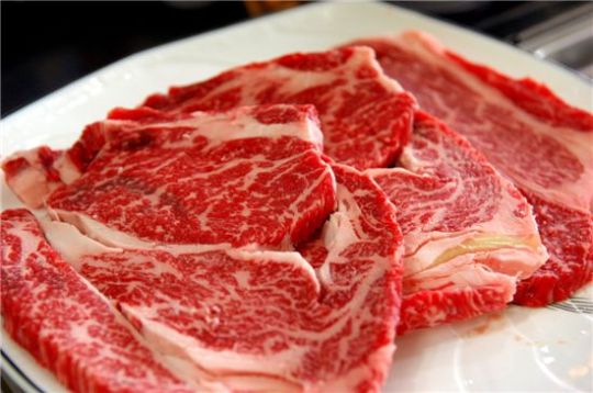 소값 폭락에도 식당 고깃값 요지부동··여기선 안 통해