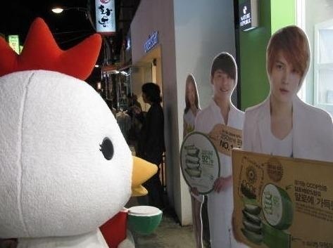 폭염 최악의 아르바이트 인형탈 쓰니 땀이 줄줄
