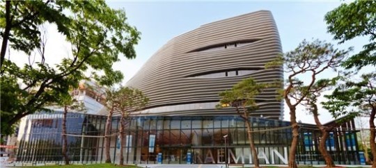 이게 뭐지?…가든파이브 맞은편 5층 건물을 가다