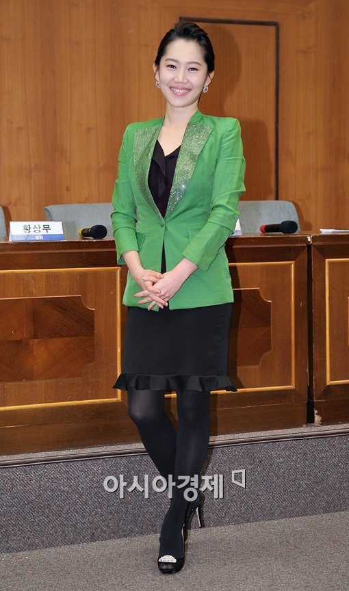 [포토]밝은 미소가 매력적인 엄지인 아나운서