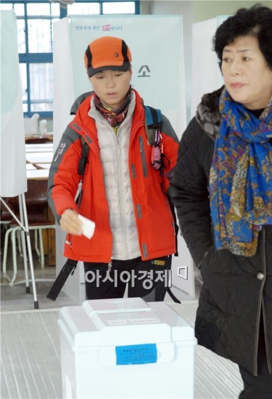 [포토]투표하고 등산갑니다