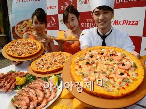 [포토]맛있는 더 쉬림프피자 드세요
