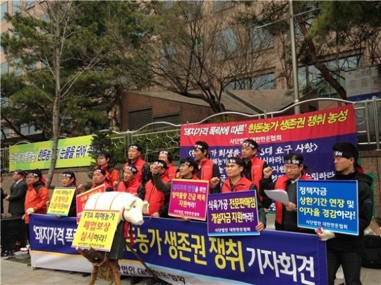 벼랑 끝에 선 축산 농가들의 강력한 호소 한돈농가 생존권 보장 요구 농성 돌입